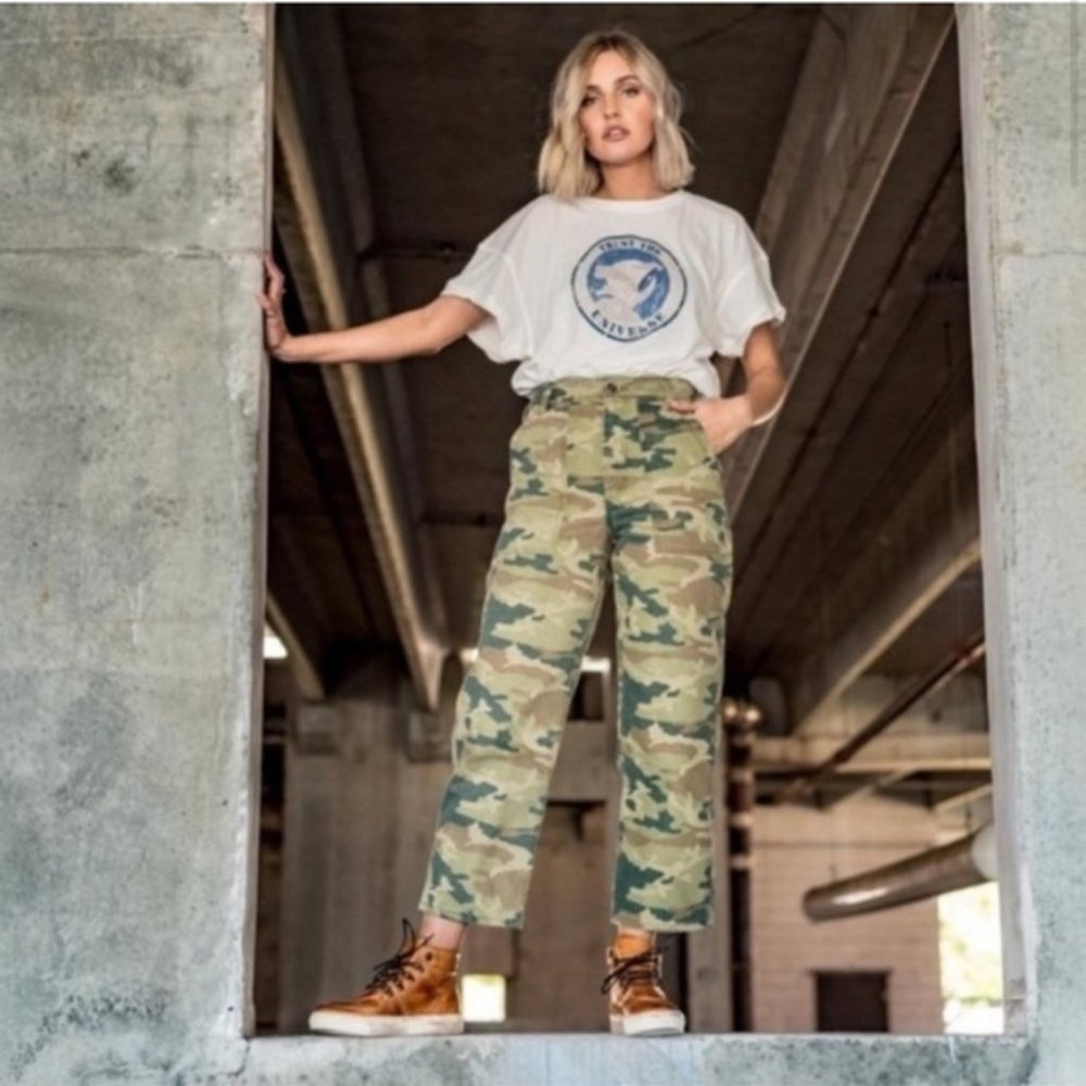 Free People Camo Crop Jeans Size 26 NWT - Picture 3 of 8
